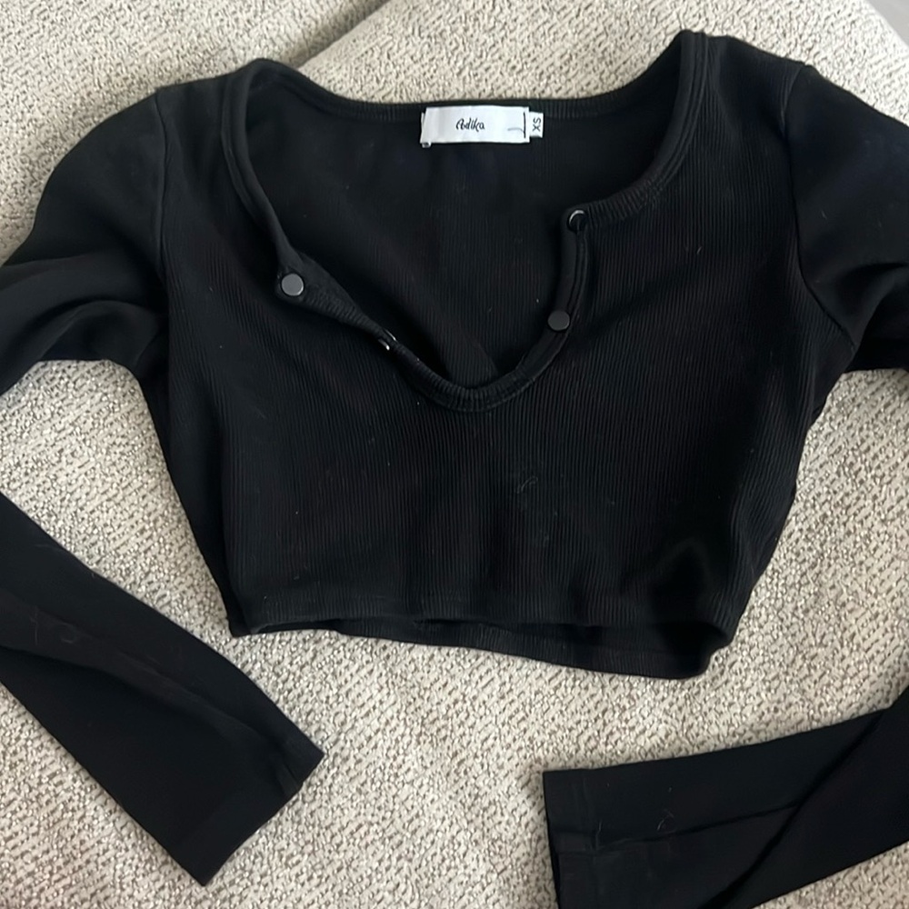 Black Long Sleeve Cropped Top